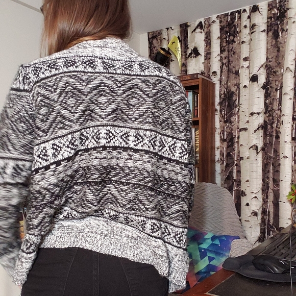 Black and white cozy knit cardigan - Picture 3 of 7